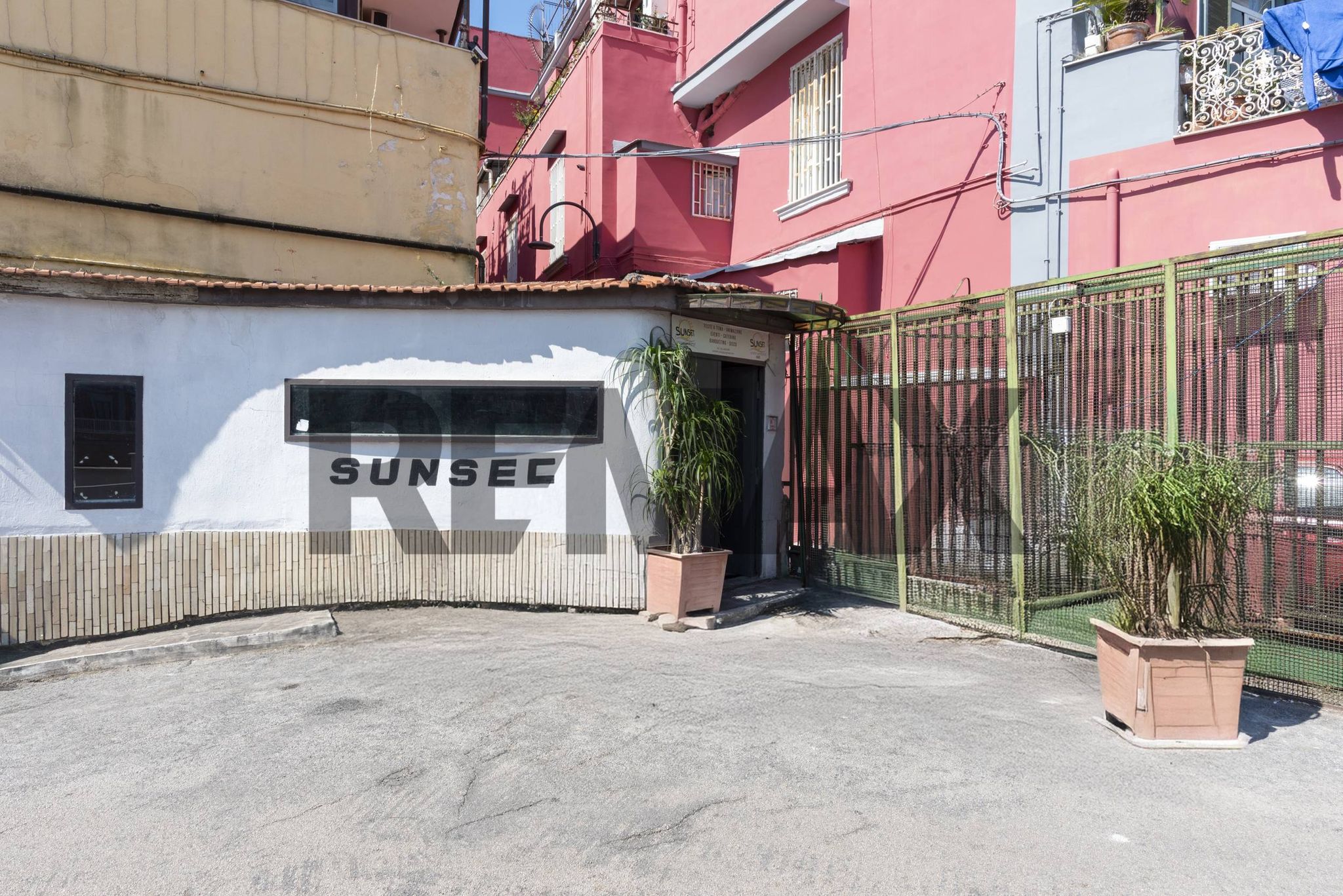 Edificio all'aperto