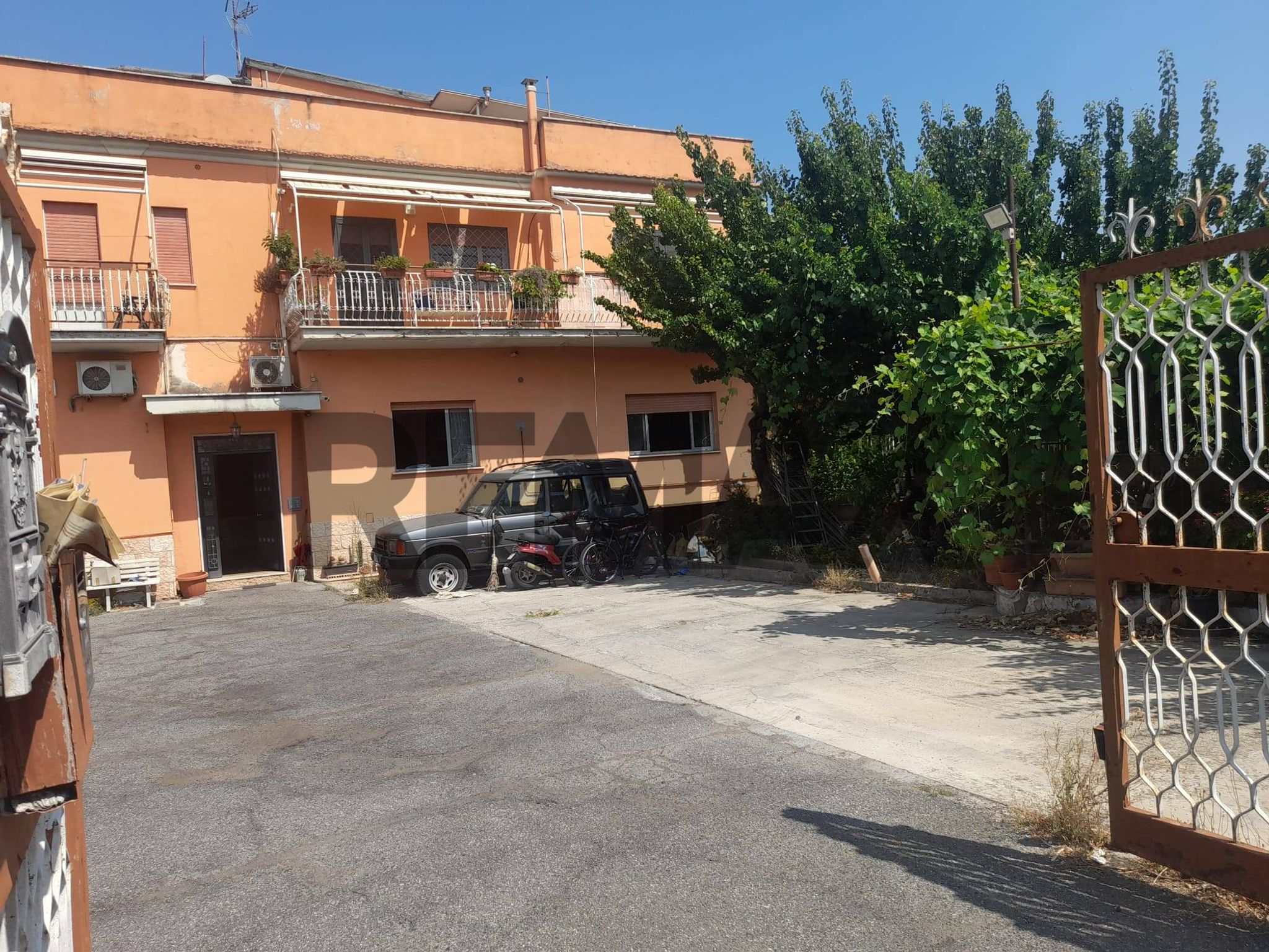 Property in Roma