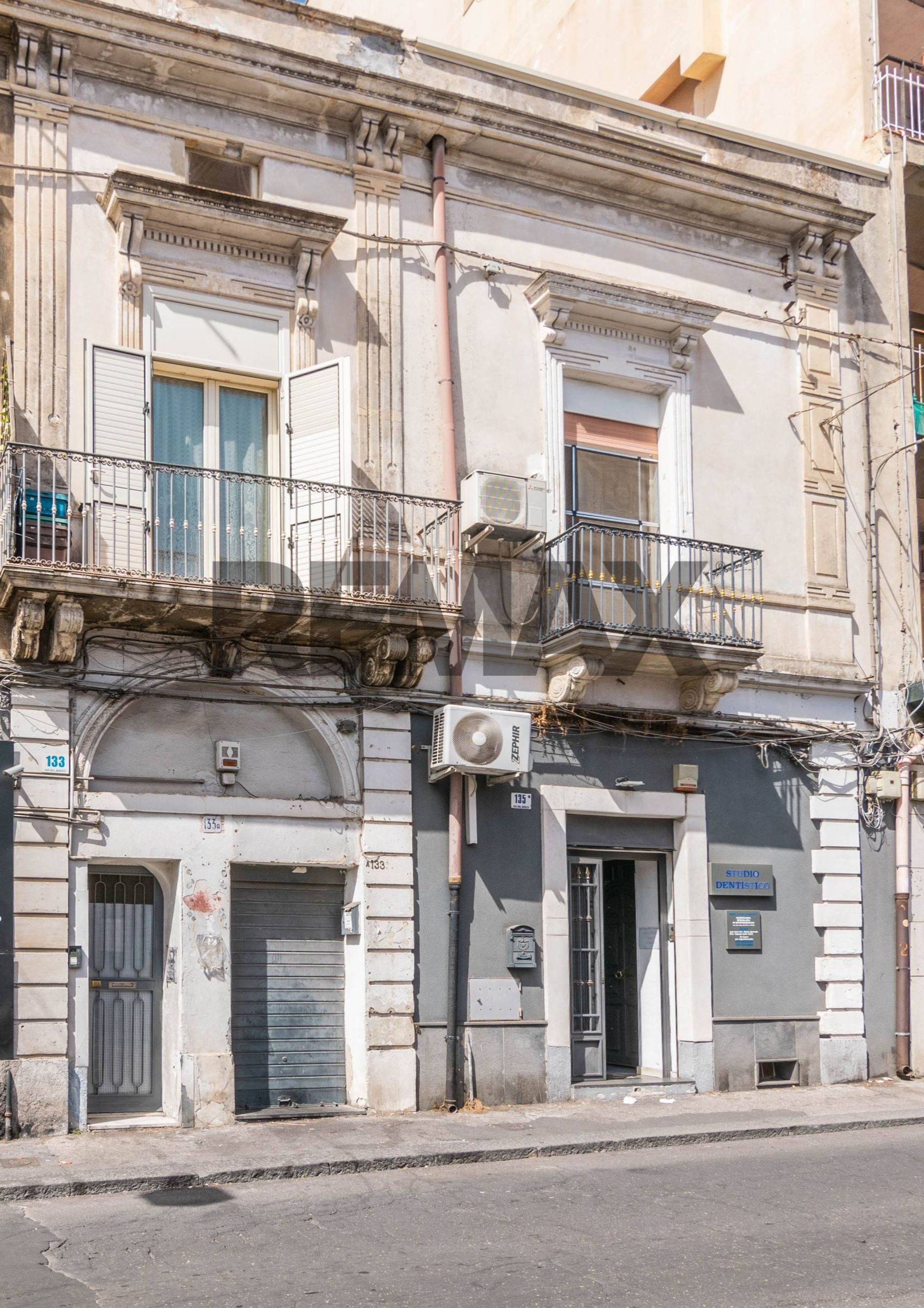 Edificio all'aperto