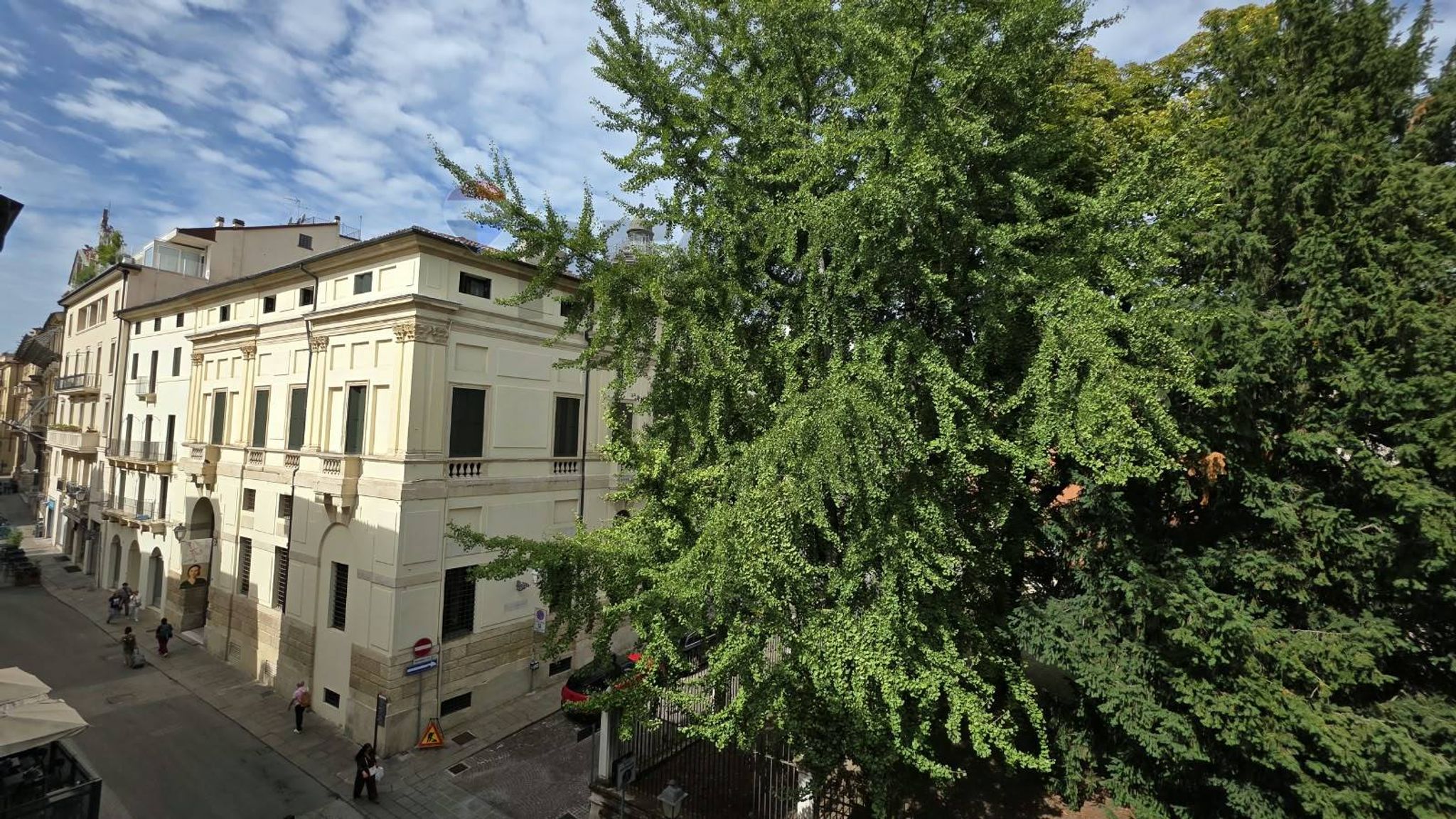 Edificio all'aperto