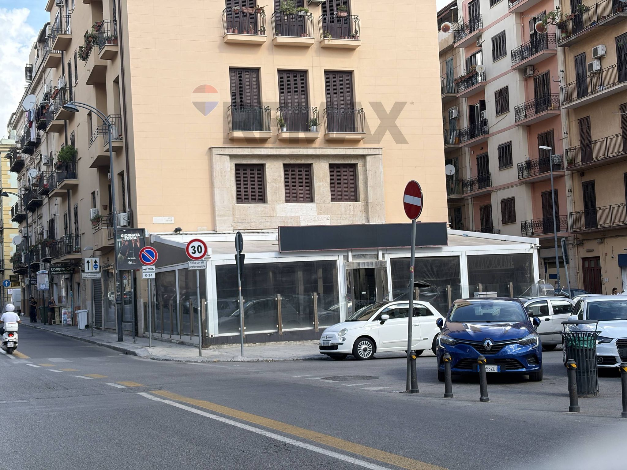 Edificio all'aperto