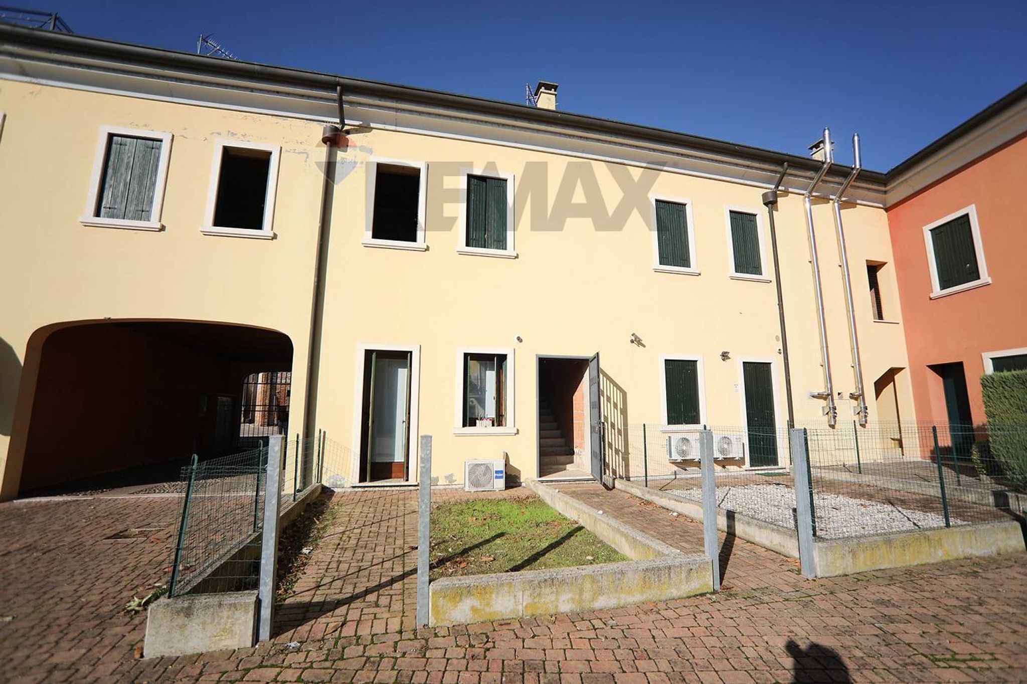 Edificio all'aperto