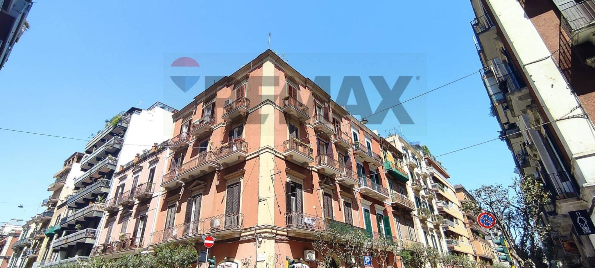 Edificio all'aperto