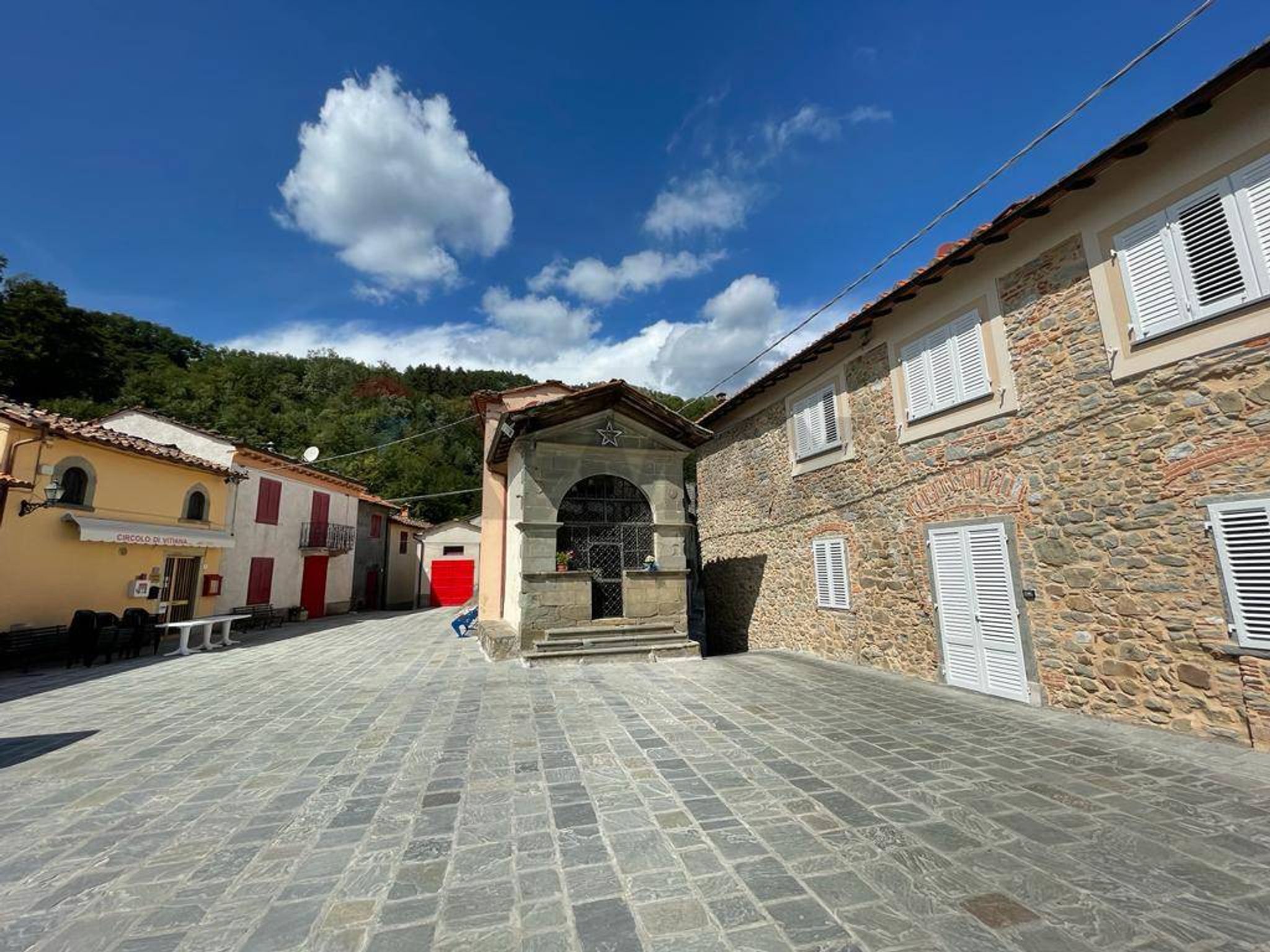 Edificio all'aperto