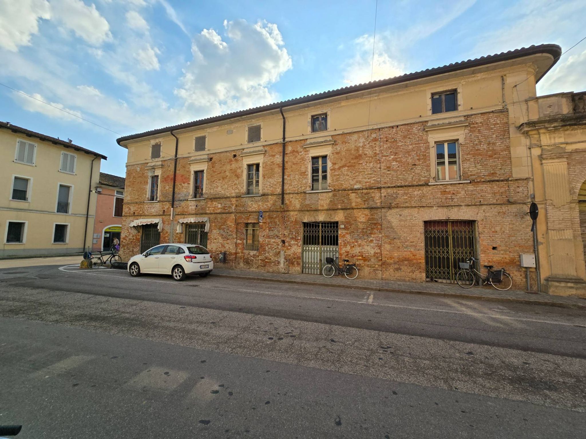 Edificio all'aperto