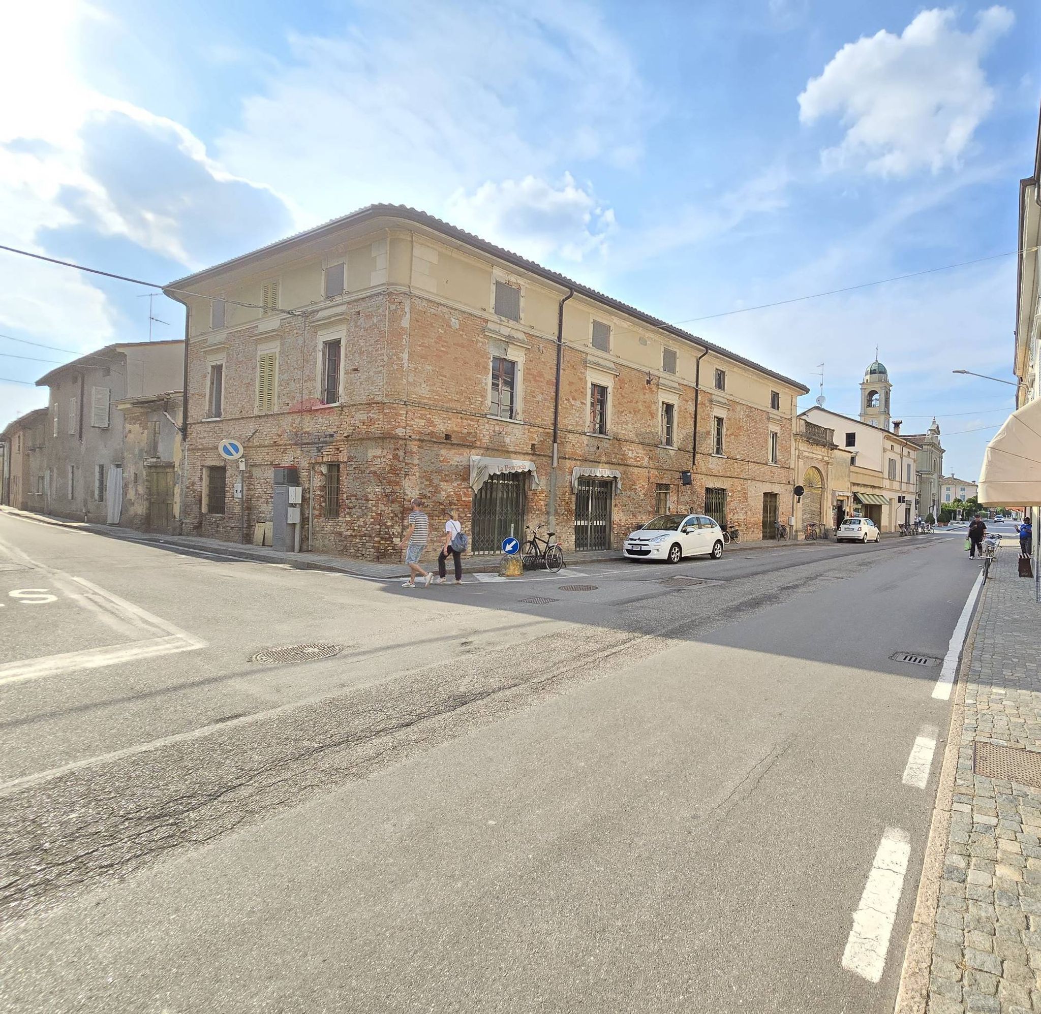 Edificio all'aperto