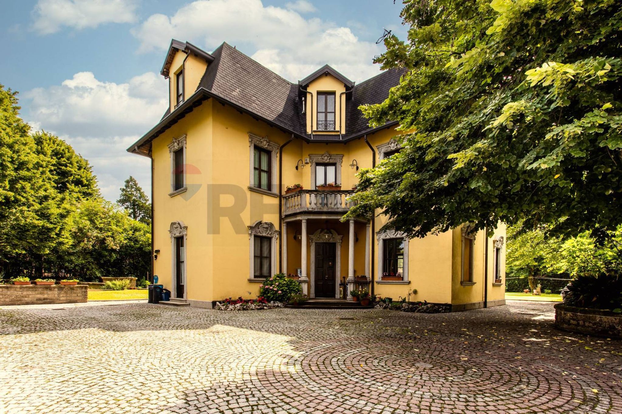 facciata anteriore villa