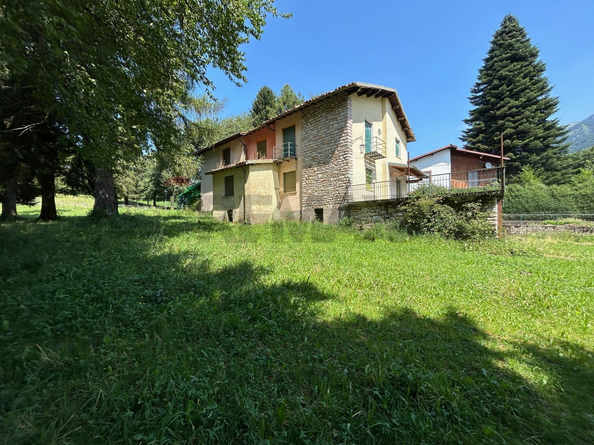 Property in San Zeno di Montagna