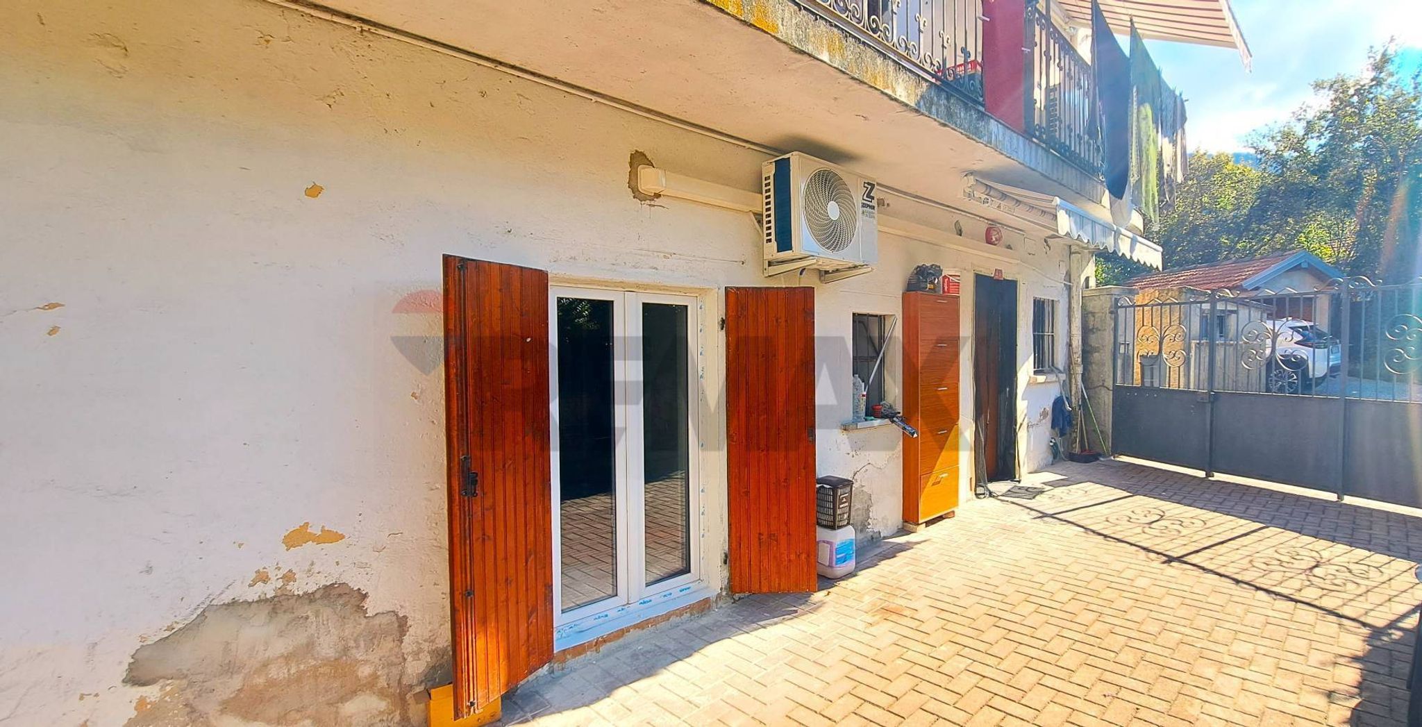 Property in Azzio
