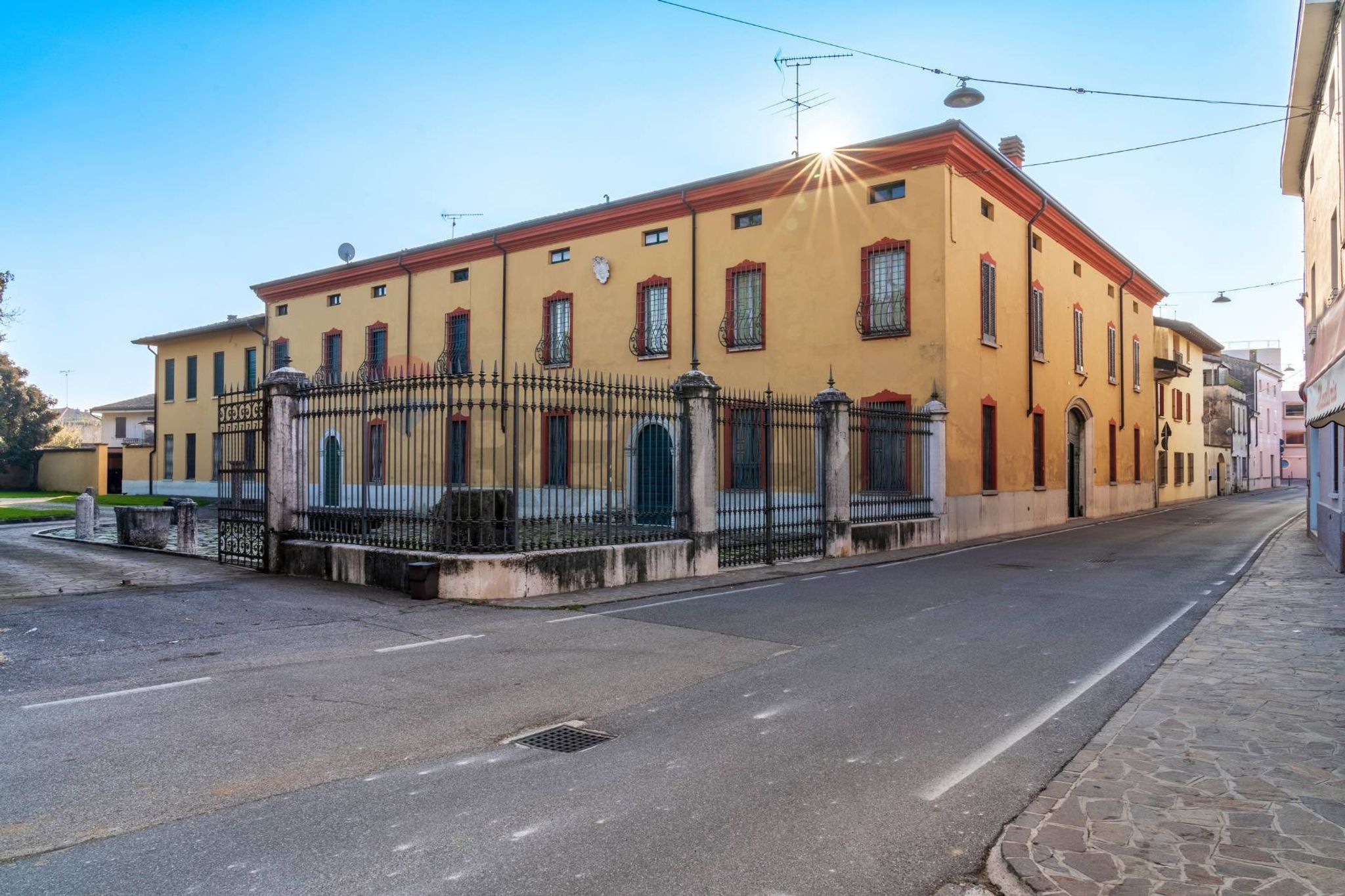 Edificio all'aperto