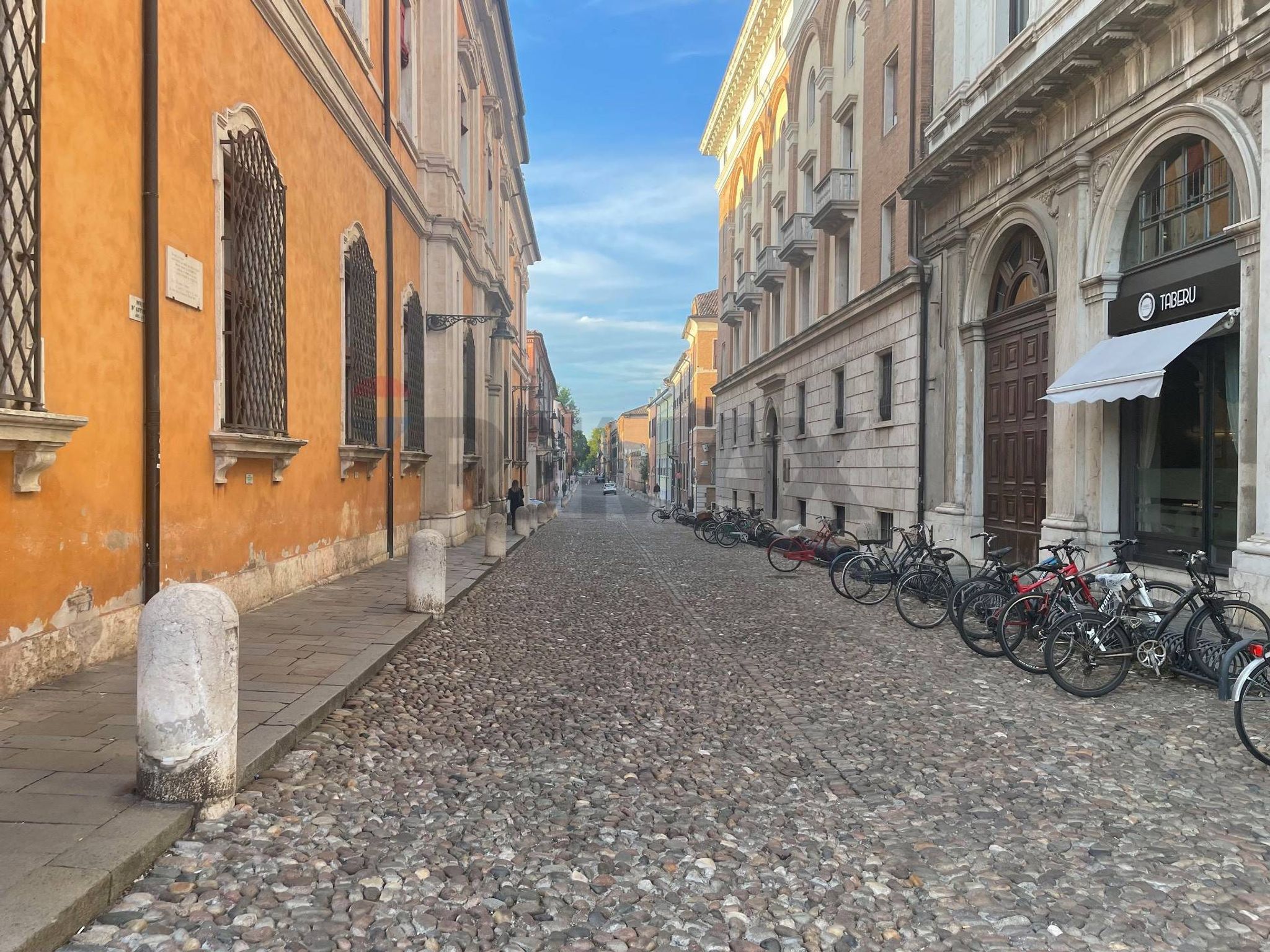 Edificio all'aperto