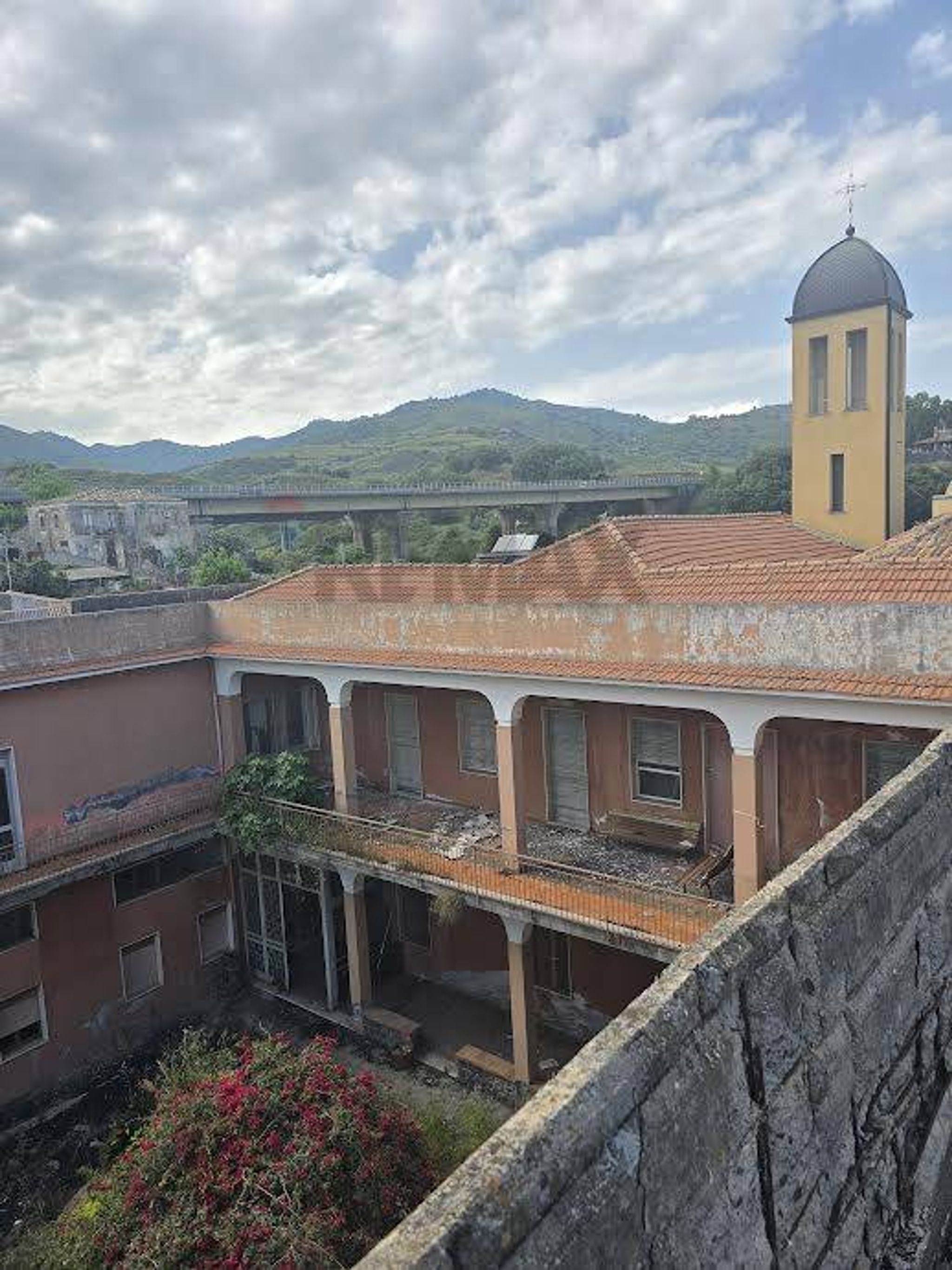 Edificio all'aperto
