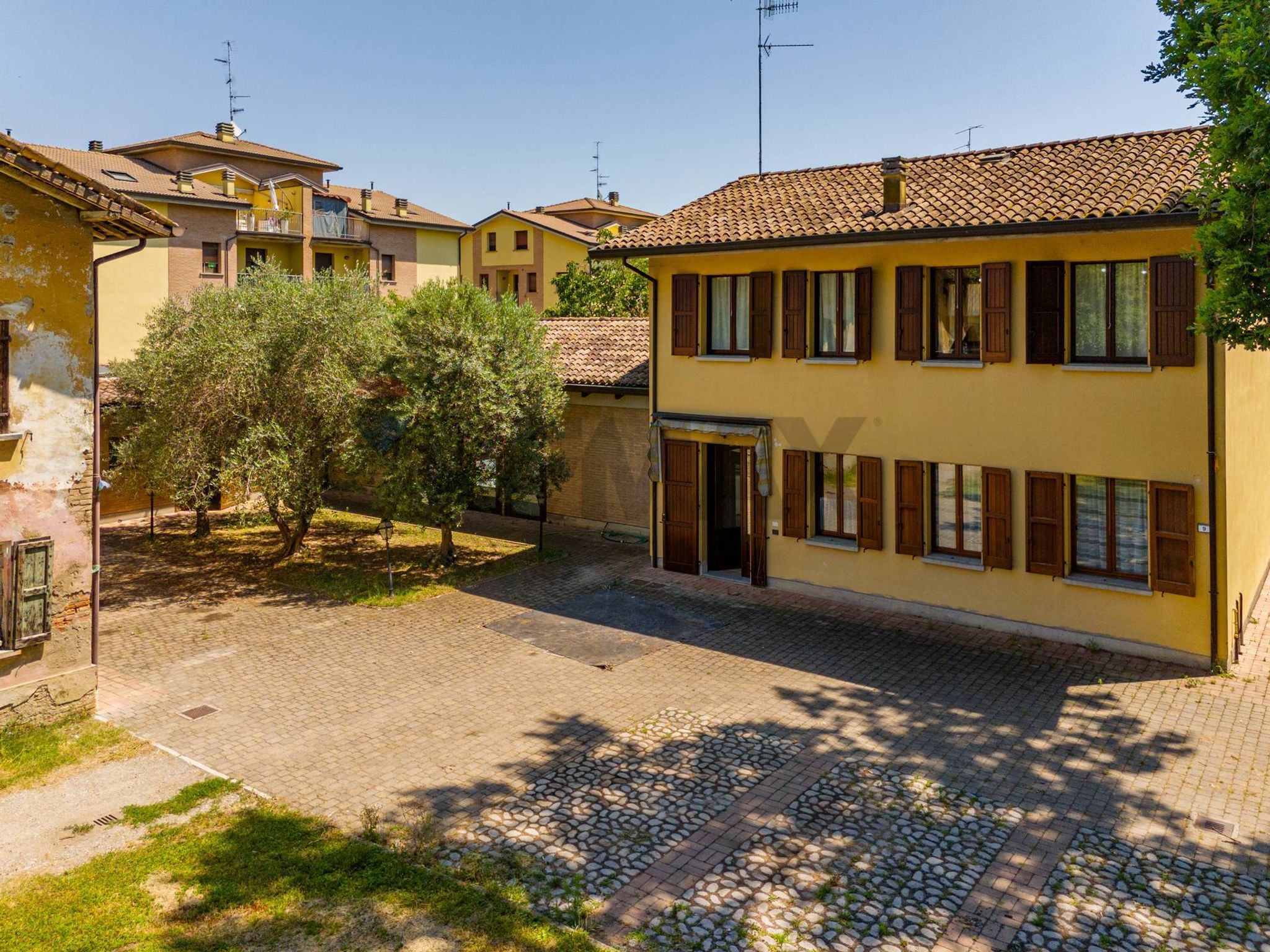 Property in Cadelbosco di Sopra