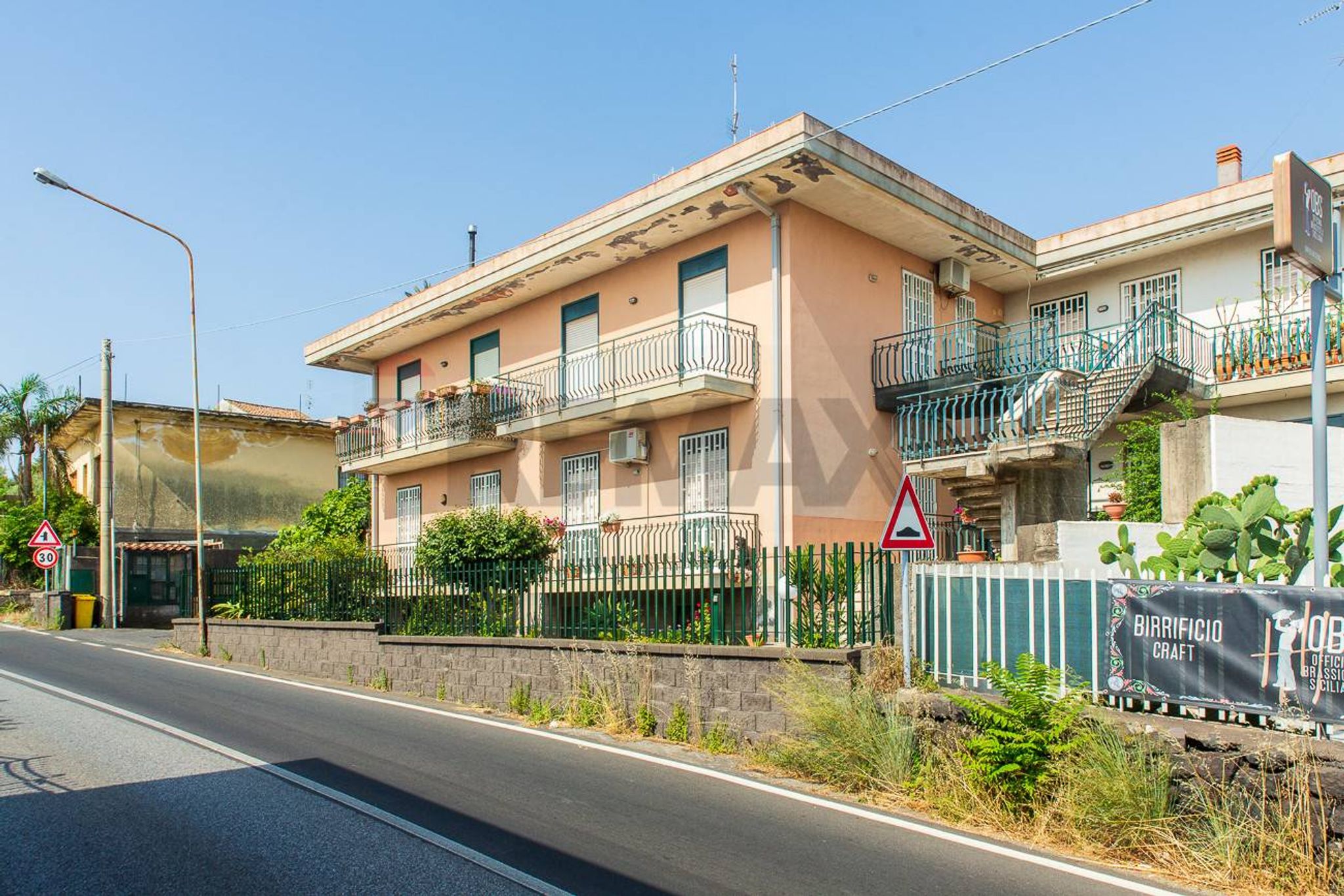 Edificio all'aperto