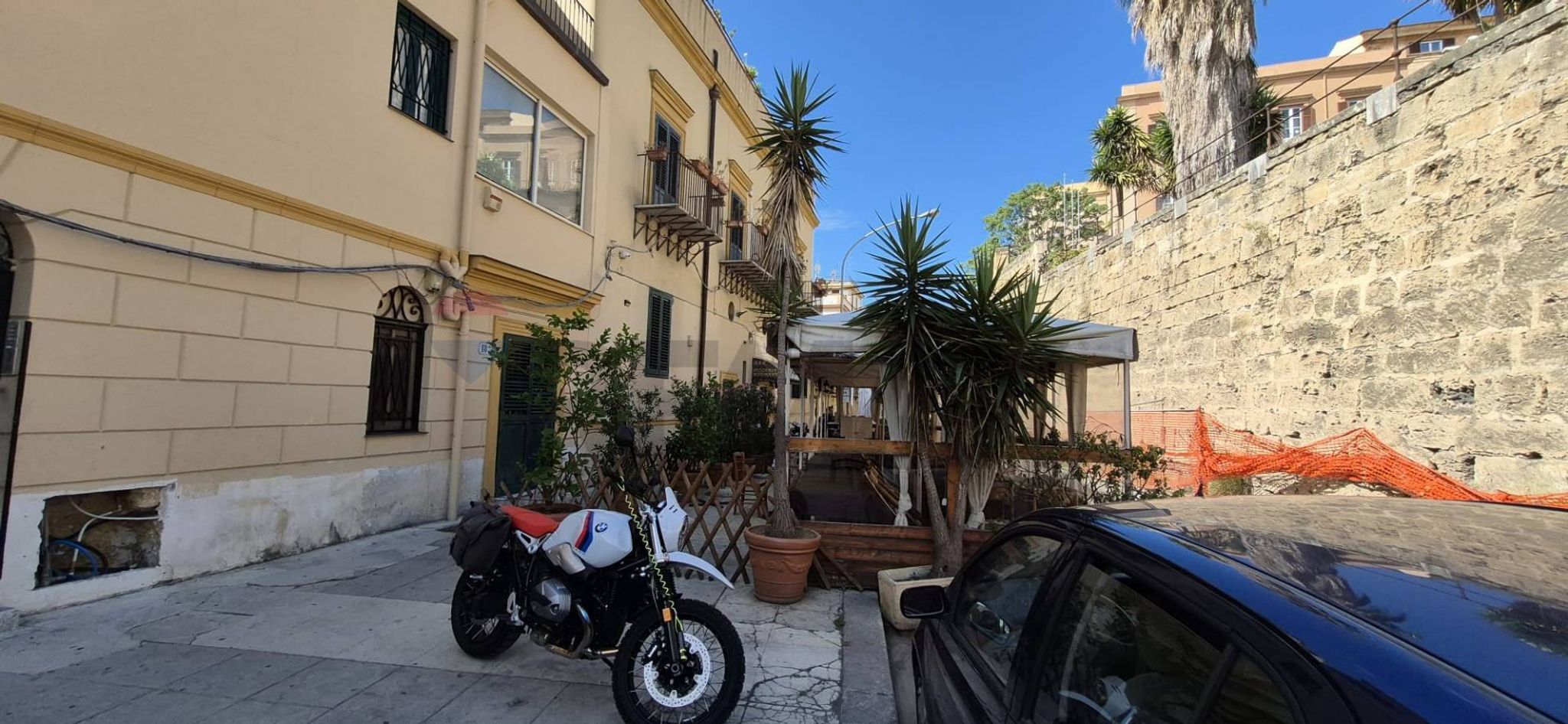 Edificio all'aperto