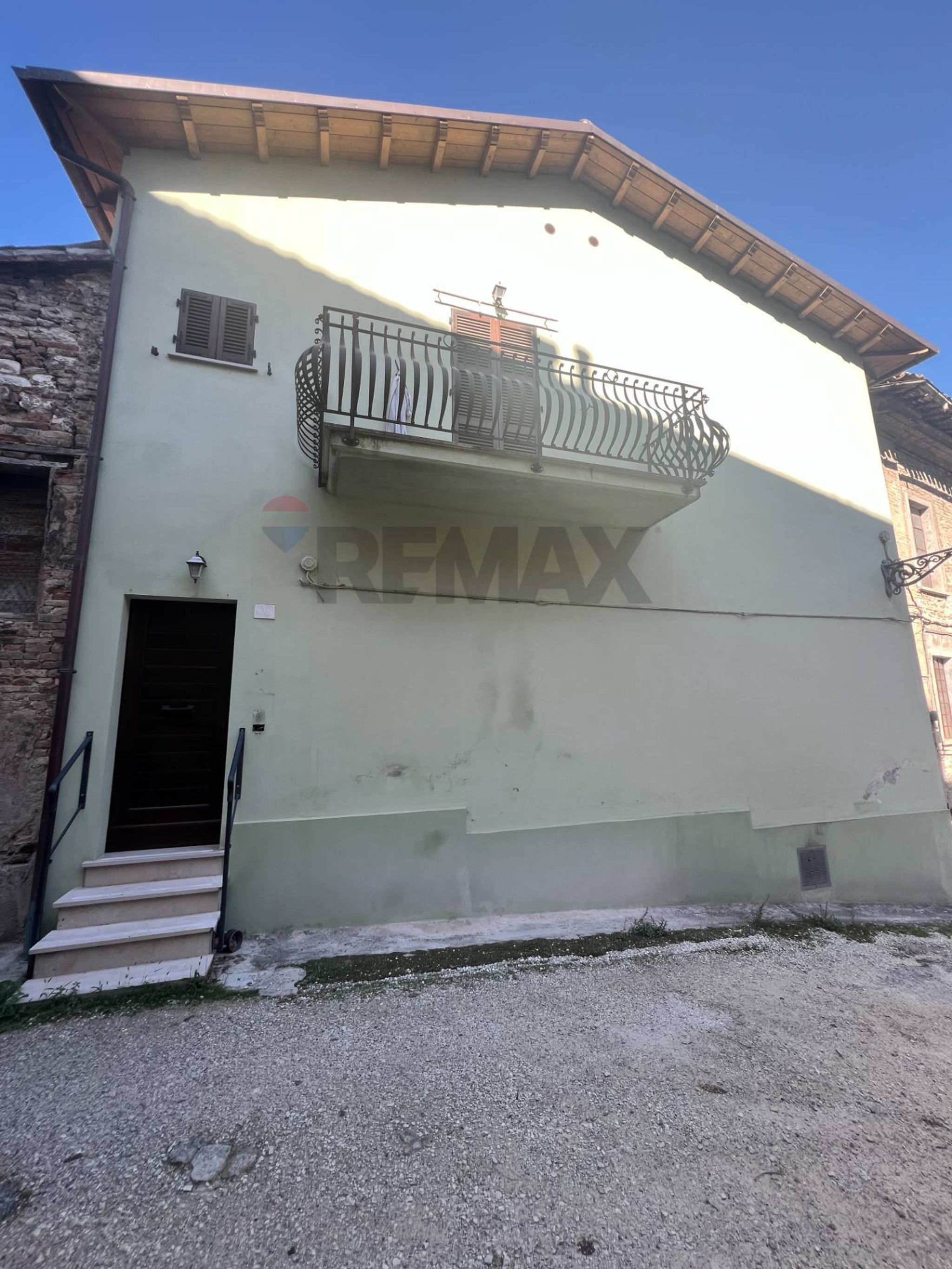 Property in Pergola