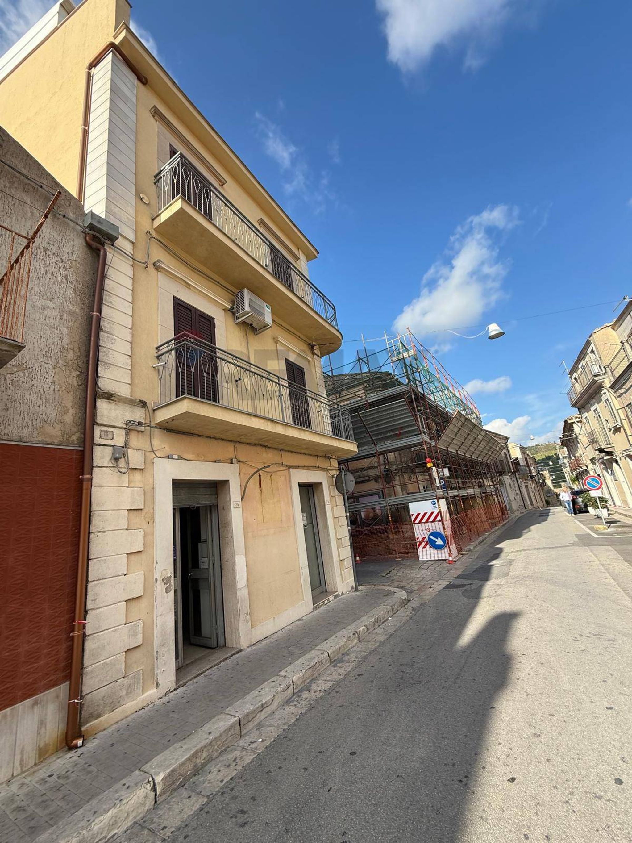 Edificio all'aperto