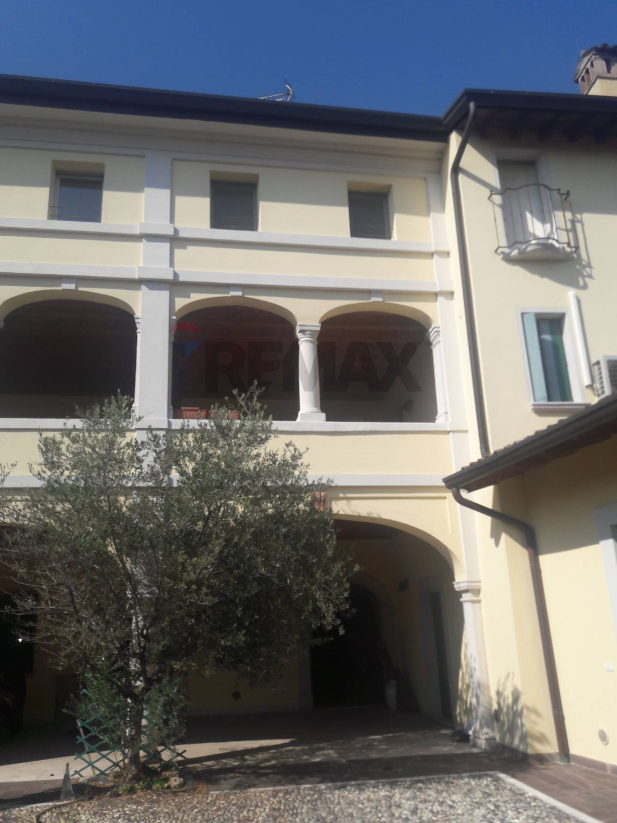Edificio all'aperto