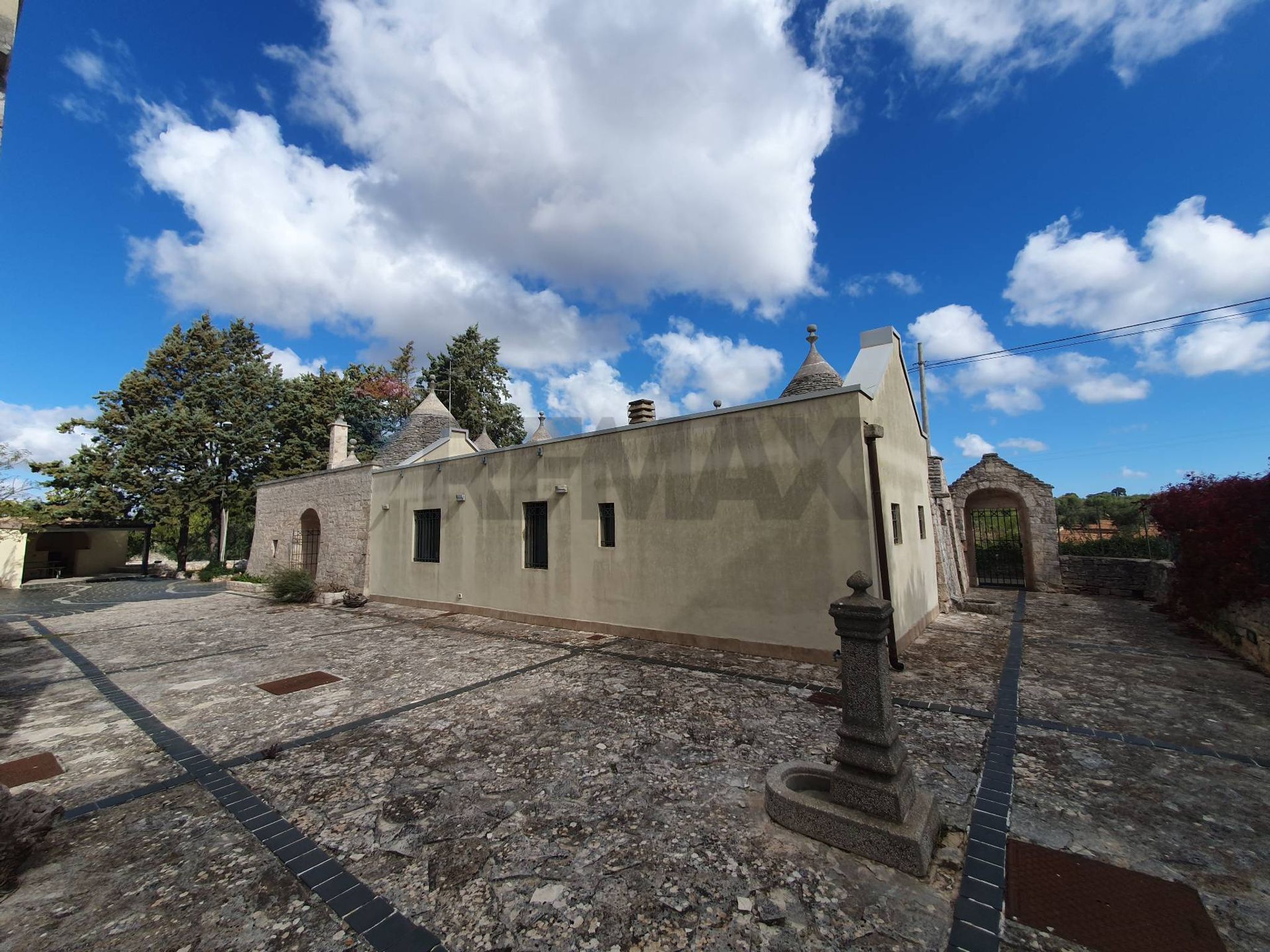 VISUALE ESTERNA TRULLI