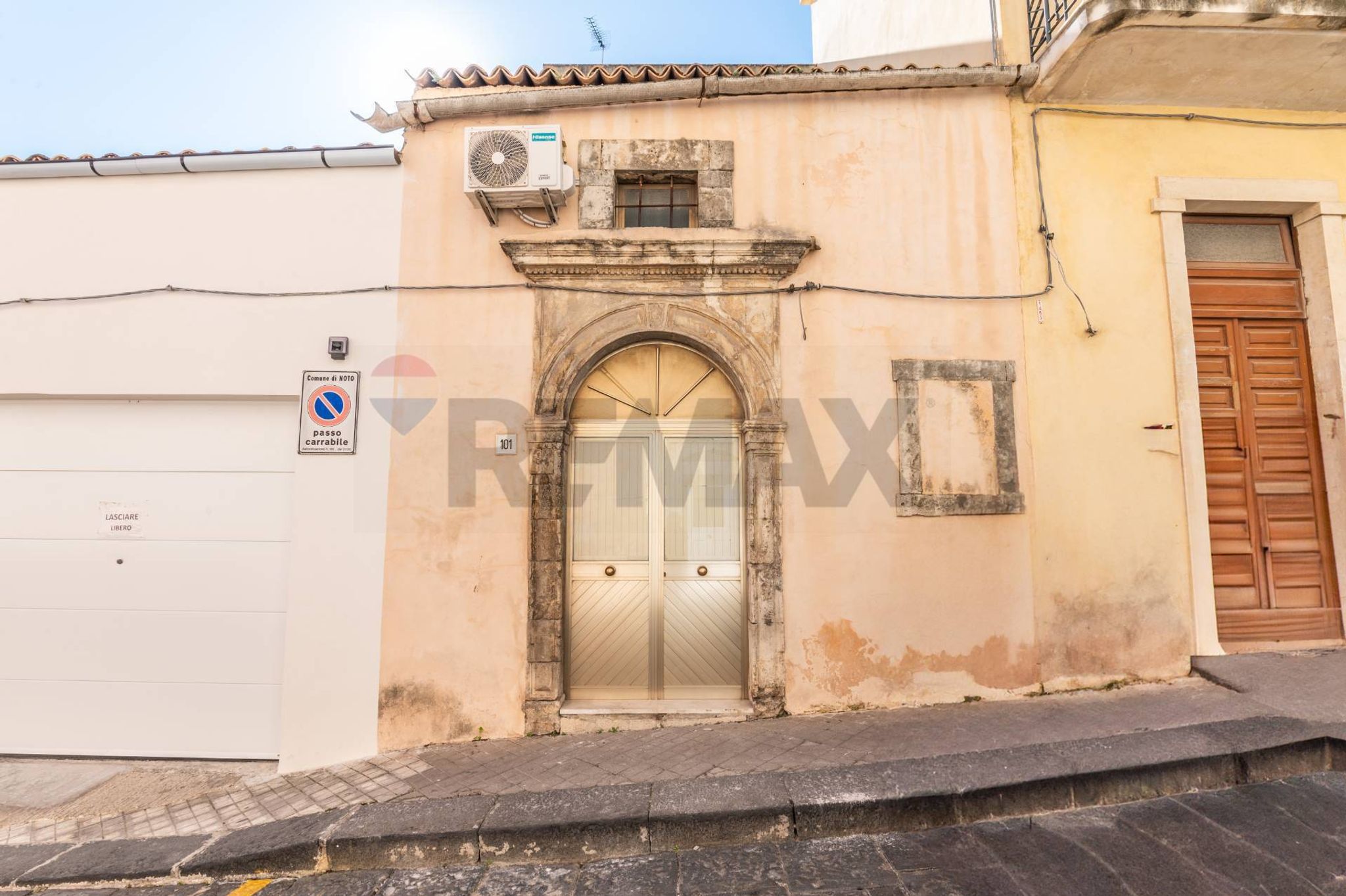 Edificio all'aperto